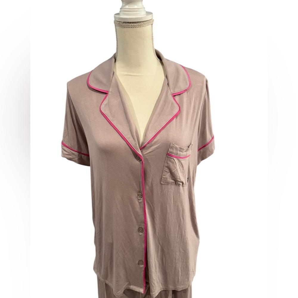 NWT- Simply Vera Vera Wang Tan and Pink Pajama set with Notched Lapel- large
